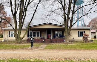 100 S Park St, Fairmount, IL 61841