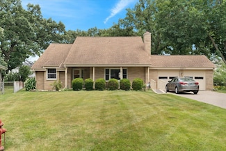 225 Ironwood Dr, Lindenhurst, IL 60046