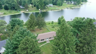 52400 Susan Ln, Dowagiac, MI 49047