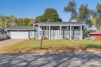 2919 Robin Hood Dr, La Crosse, WI 54601