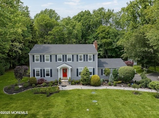 18 Algonquin Rd, Holmdel, NJ 07733