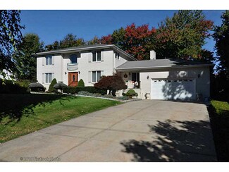 22 Derbyshire Dr, Cranston, RI 02921