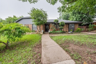 2201 Pebblebrook Ct, Grand Prairie, TX 75050