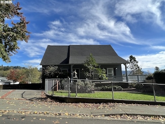 808 5th St, Brookings, OR 97415
