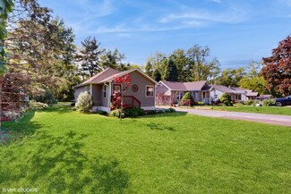 49 John St, Crystal Lake, IL 60014