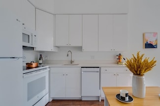 253 Academy St Unit 404, Jersey City, NJ 07306