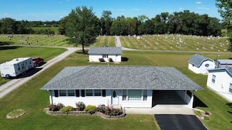 960 Barbee Ave, Louisville, IL 62858