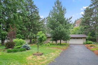14 Overlook Rd, Saint Paul, MN 55110