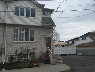 23 Windmill Ct, Staten Island, NY 10306