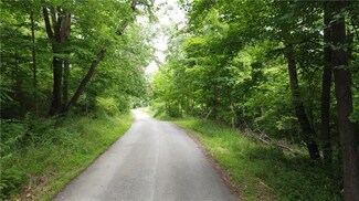 3 Greenlee Rd, Sandy Lake, PA 16145