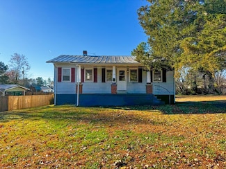 1109 W Tennessee Ave, Crewe, VA 23930