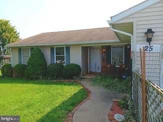 25 Cottage Ln, Newmanstown, PA 17073