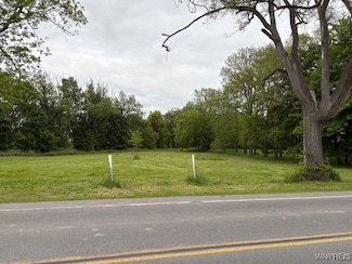 6265 Salt Rd, Clarence, NY 14031