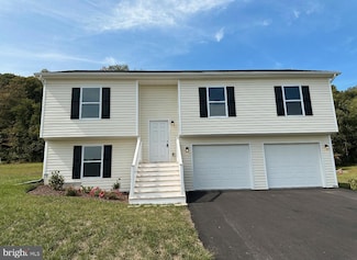 41 Bobbi Ct, Berkeley Springs, WV 25411