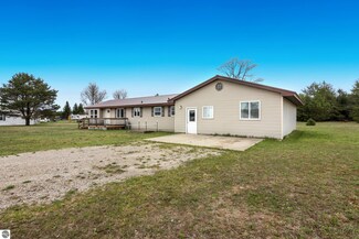 5156 Kellie St, Mesick, MI 49668