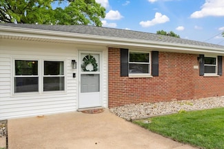 2929 Hallmark Ln, Saint Louis, MO 63125