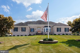 4 Horseshoe Dr, Hillsborough, NJ 08844