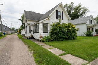 117 W 5th St, Port Clinton, OH 43452