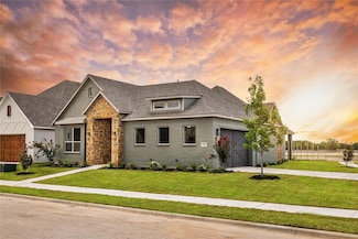 2402 Amesbury Dr, Midlothian, TX 76065