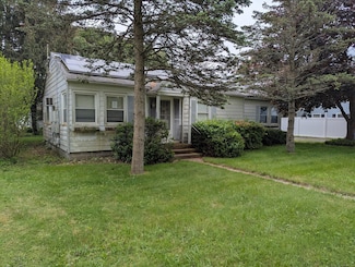 52 Chalker Beach Rd, Old Saybrook, CT 06475