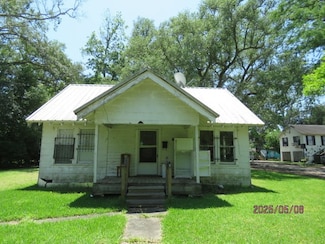 2009 Las Palmas Dr, Port Arthur, TX 77642