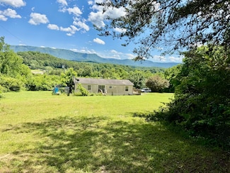 320 Hance Way, Dandridge, TN 37725