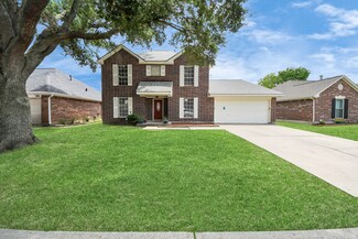 6102 Ghana Ln, Pasadena, TX 77505
