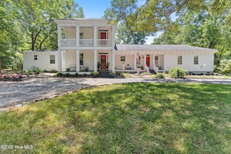 121 Dolphin Ln, Sneads Ferry, NC 28460