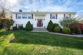 523 Manchester Rd, Yorktown Heights, NY 10598