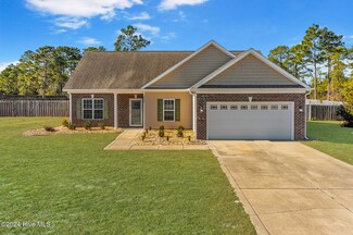 251 Inverness Dr, Hubert, NC 28539
