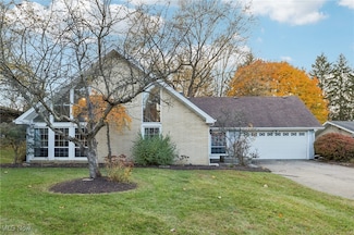 221 Greenbriar Dr, Aurora, OH 44202