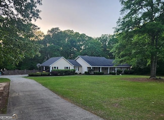320 Oakridge Dr, Forsyth, GA 31029