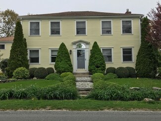 579 Elm St, South Dartmouth, MA 02748