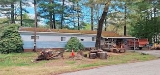9 Humes St, Webster, MA 01570
