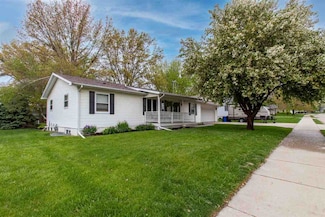 805 10th St, Kalona, IA 52247