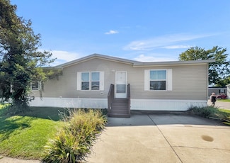 174 Suzanne Blvd, White Lake, MI 48386