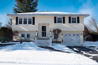 41 College View Dr, Albany, NY 12211