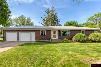 202 202 W 8th St, Winthrop, MN 55396