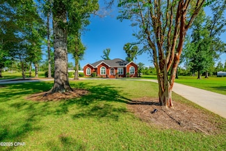 3410 Parkwood Dr, Marianna, FL 32446