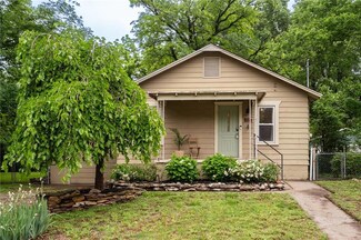 771 Locust St, Lawrence, KS 66044