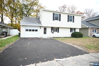 138 Howard Ave, Rochelle Park, NJ 07662