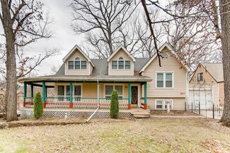 217 Glenwood Ave, Willow Springs, IL 60480