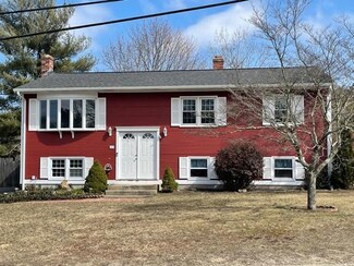 34 Acorn Ln, West Warwick, RI 02893