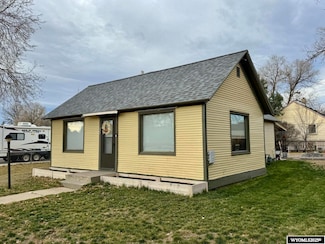 322 S 3rd St E, Riverton, WY 82501