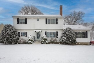 66 Central St, Woburn, MA 01801