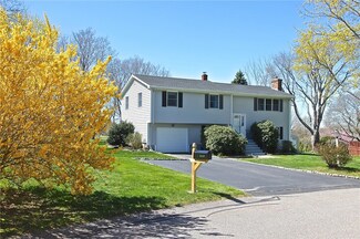 5 Osage Dr, Middletown, RI 02842