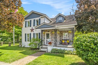 304 E Chart St, Plainwell, MI 49080