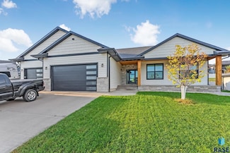 1625 Burton Dr, Brandon, SD 57005