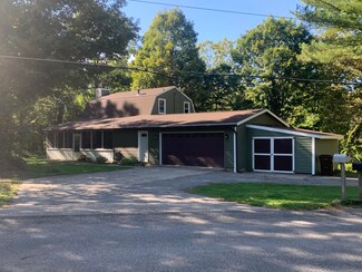 393 S Bridge St, Saranac, MI 48881