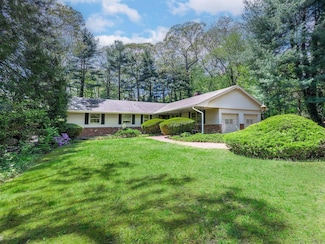 36 Lisa Dr, Dix Hills, NY 11746